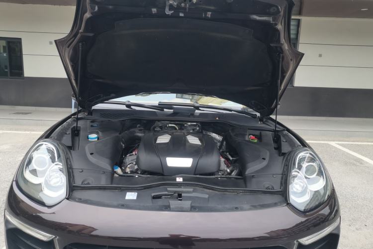 Used Porsche Cayenne 2015 Cayenne 3.0T Engine Bay