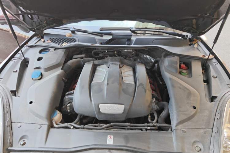 Used Porsche Cayenne 2015 Cayenne 3.0T Engine Bay