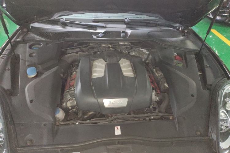 Used Porsche Cayenne 2015 Cayenne 3.0T Engine Bay