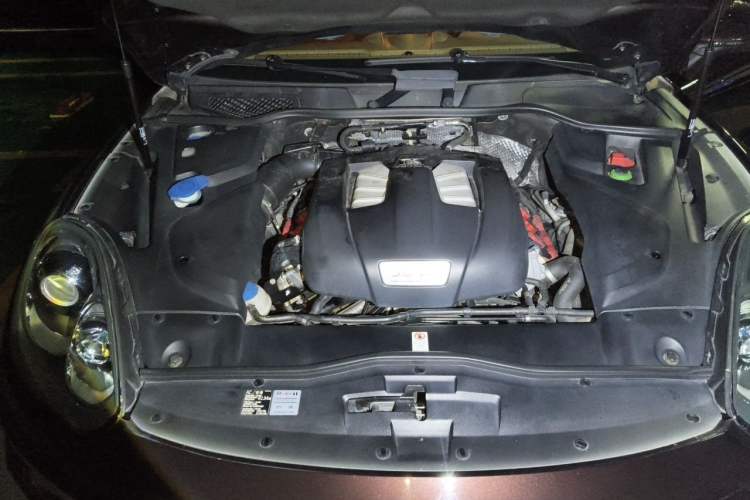 Used Porsche Cayenne 2015 Cayenne 3.0T Engine Bay