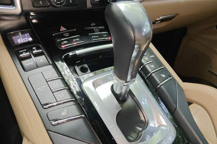 Used Porsche Cayenne 2015 Cayenne 3.0T Gear Lever