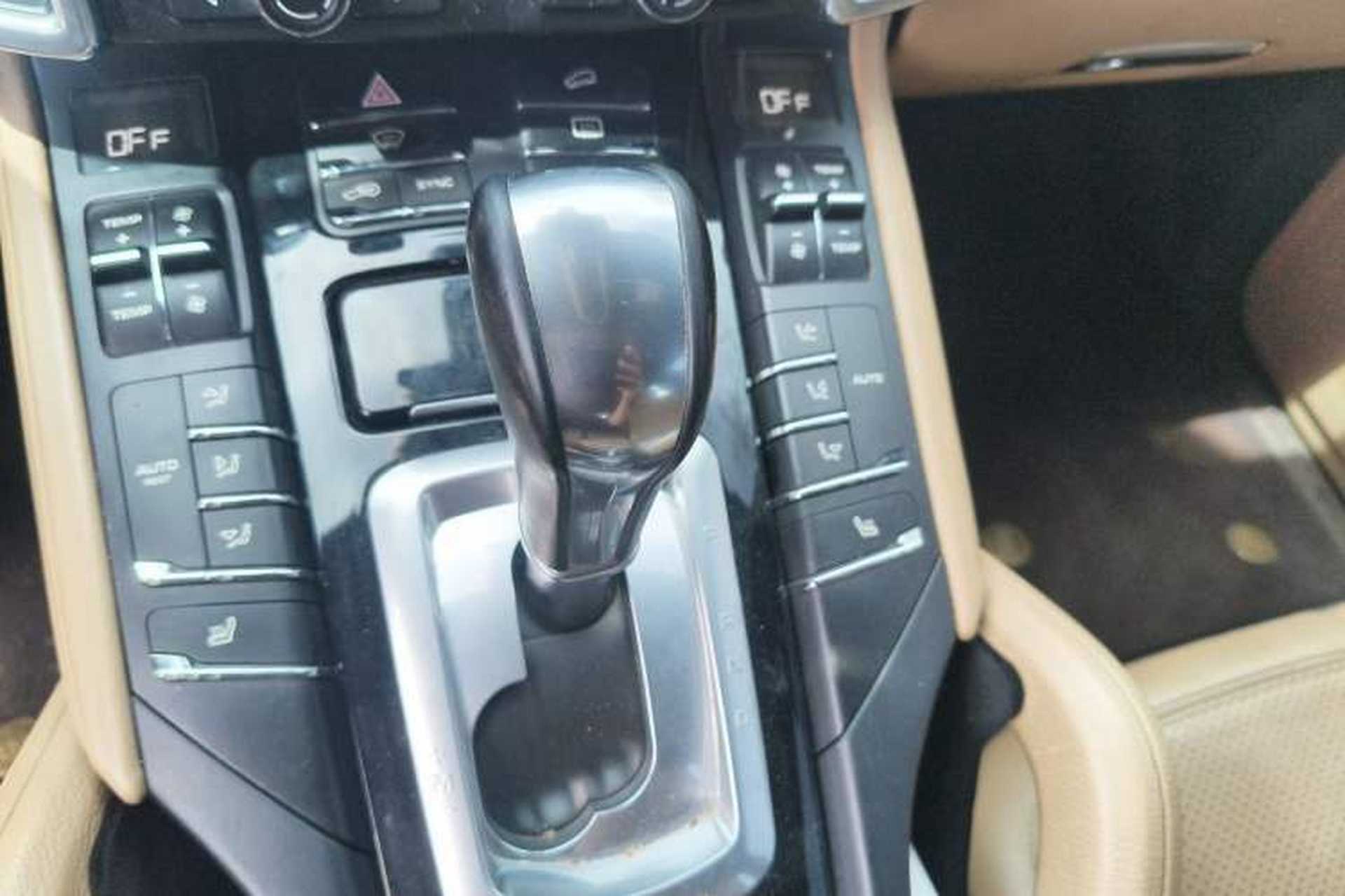 Used Porsche Cayenne 2015 Cayenne 3.0T Gear Lever