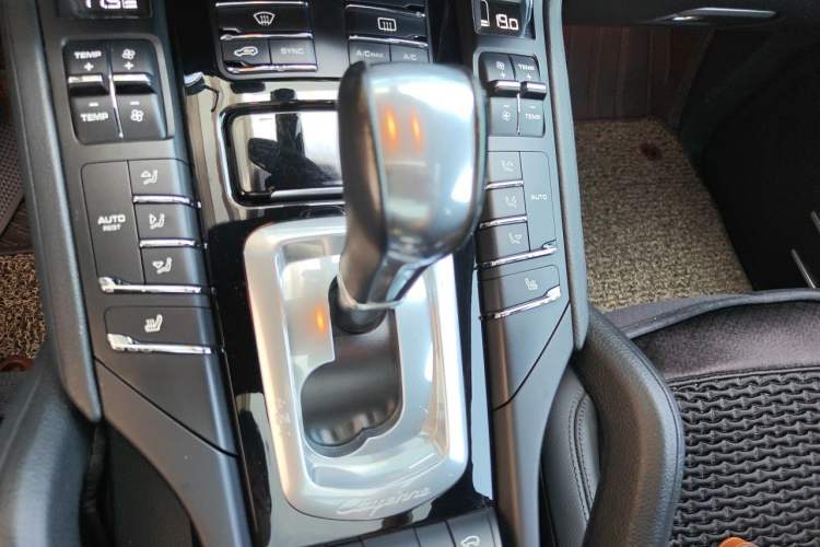 Used Porsche Cayenne 2015 Cayenne 3.0T Gear Lever