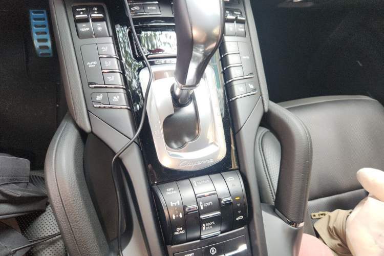 Used Porsche Cayenne 2015 Cayenne 3.0T Gear Lever