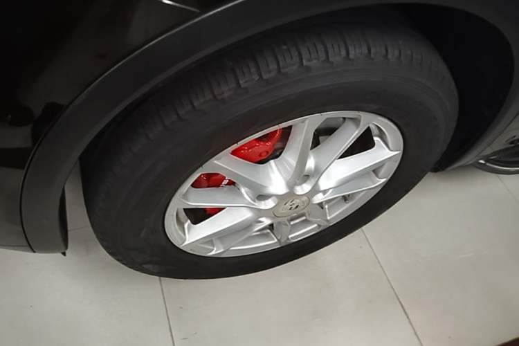 Used Porsche Cayenne 2015 Cayenne 3.0T Left Front Wheel Hub