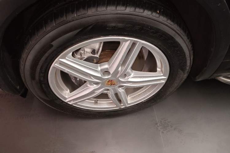 Used Porsche Cayenne 2015 Cayenne 3.0T Left Front Wheel Hub
