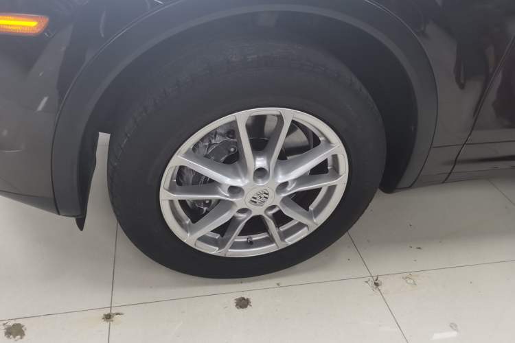 Used Porsche Cayenne 2015 3.6L automatic transmission U.S. specification Left Front Wheel Hub