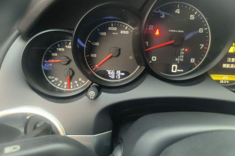 Used Porsche Cayenne 2015 Cayenne 3.0T Odometer Close Up
