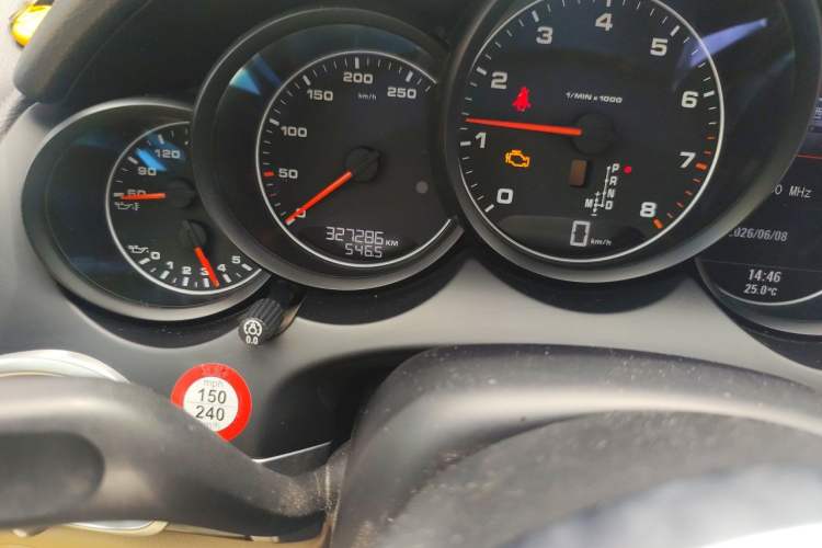 Used Porsche Cayenne 2015 Cayenne 3.0T Odometer Close Up