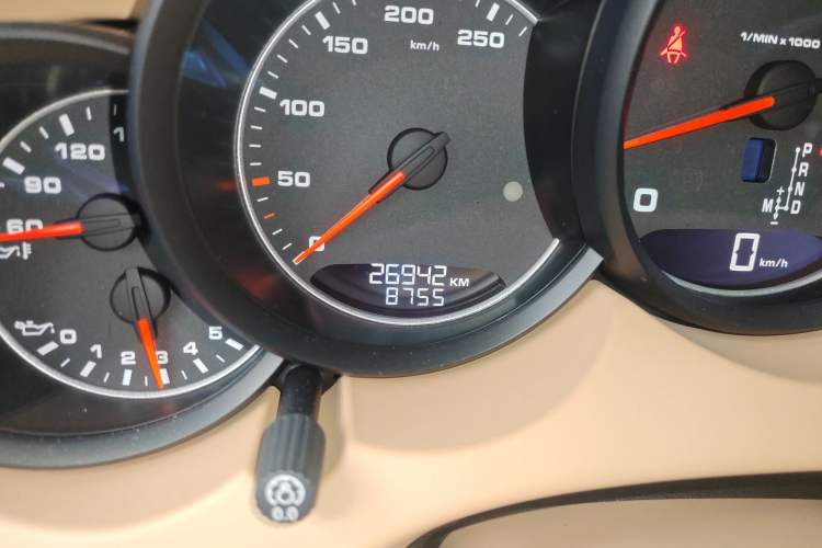 Used Porsche Cayenne 2015 Cayenne 3.0T Odometer Close Up
