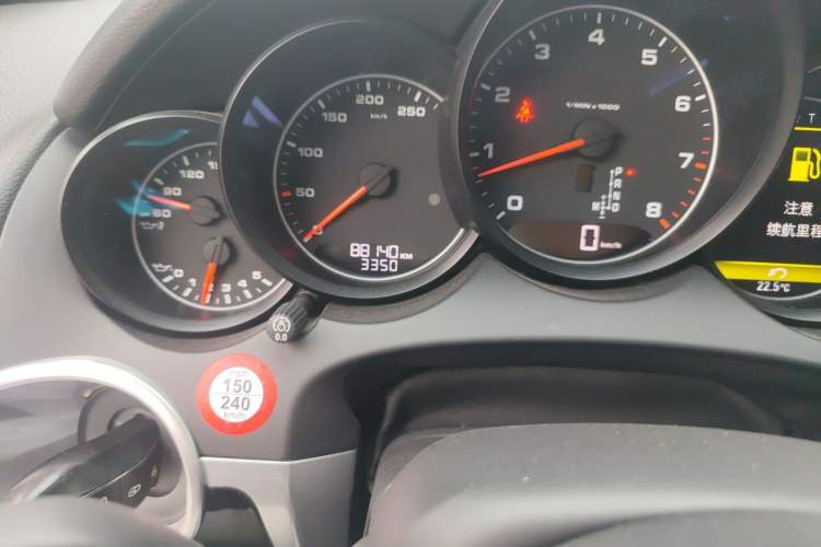 Used Porsche Cayenne 2015 Cayenne 3.0T Odometer Close Up