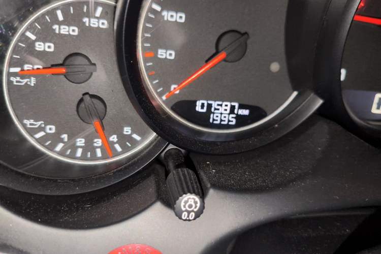 Used Porsche Cayenne 2015 Cayenne 3.0T Odometer Close Up