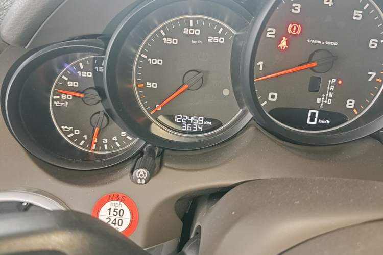 Used Porsche Cayenne 2015 Cayenne 3.0T Odometer Close Up