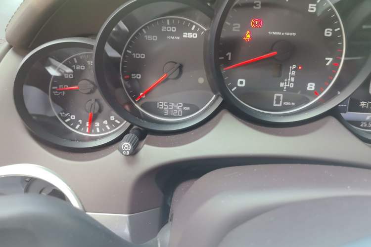 Used Porsche Cayenne 2015 Cayenne 3.0T Odometer Close Up
