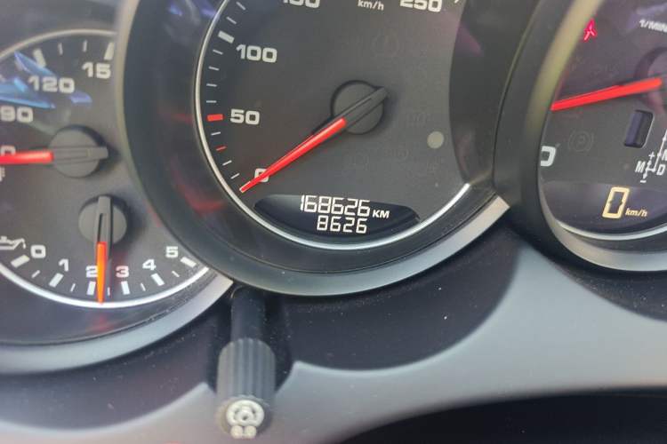 Used Porsche Cayenne 2015 Cayenne 3.0T Odometer Close Up