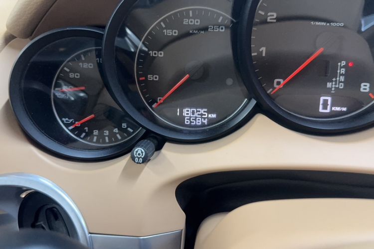 Used Porsche Cayenne 2015 Cayenne 3.0T Odometer Close Up