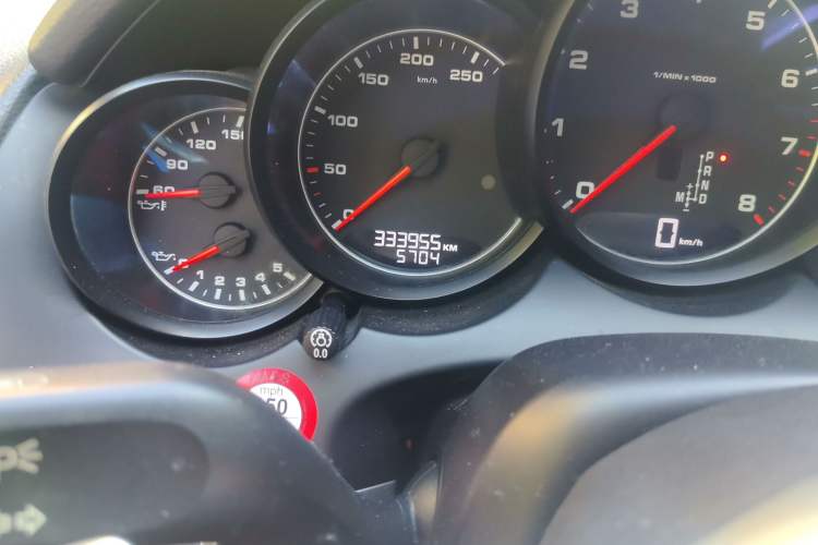 Used Porsche Cayenne 2015 Cayenne 3.0T Odometer Close Up