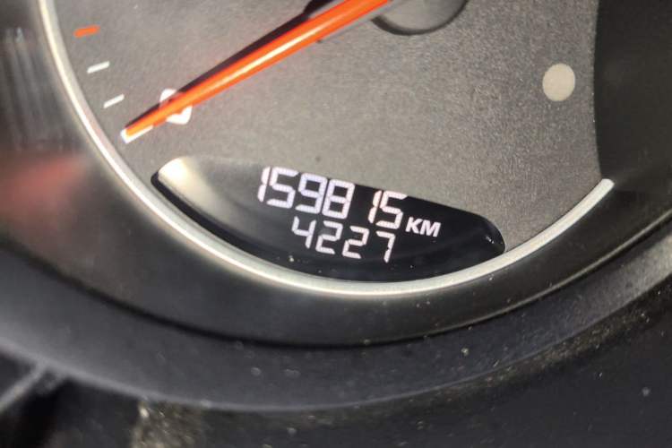 Used Porsche Cayenne 2015 Cayenne 3.0T Odometer Close Up