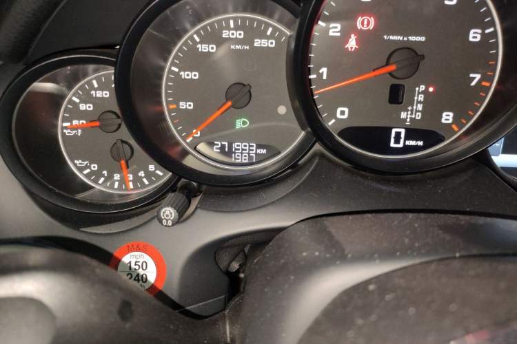 Used Porsche Cayenne 2015 Cayenne 3.0T Odometer Close Up