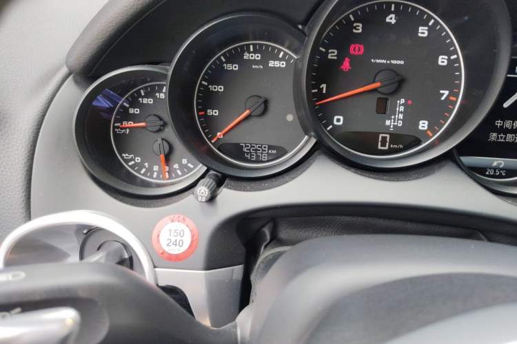 Used Porsche Cayenne 2015 Cayenne 3.0T Odometer Close Up