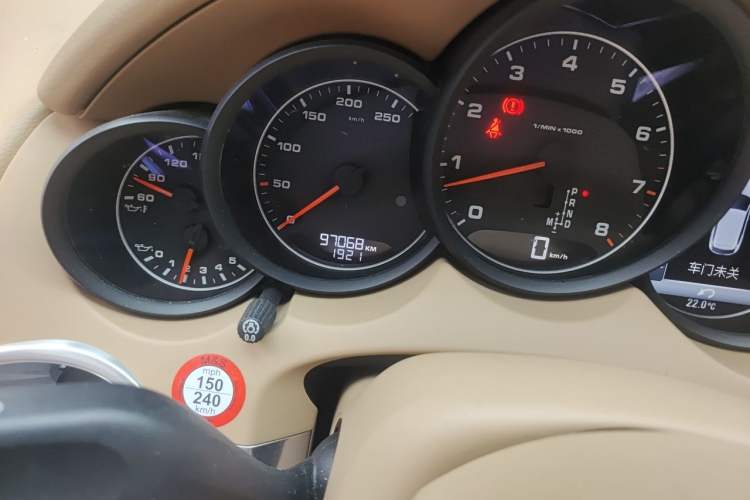 Used Porsche Cayenne 2015 Cayenne 3.0T Odometer Close Up
