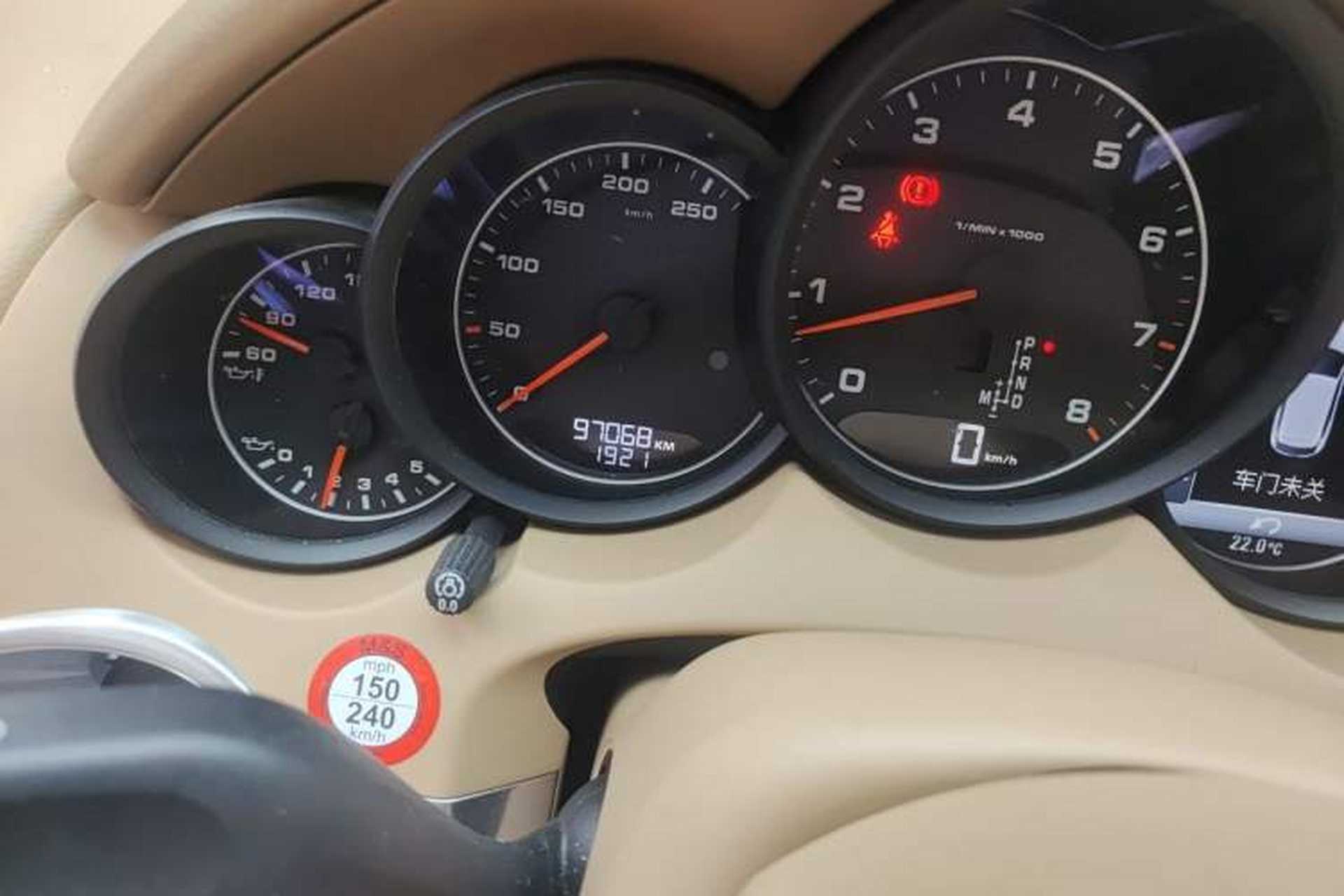 Used Porsche Cayenne 2015 Cayenne 3.0T Odometer Close Up
