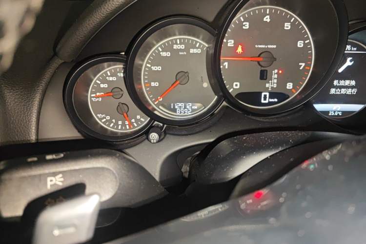 Used Porsche Cayenne 2015 Cayenne 3.0T Odometer Close Up