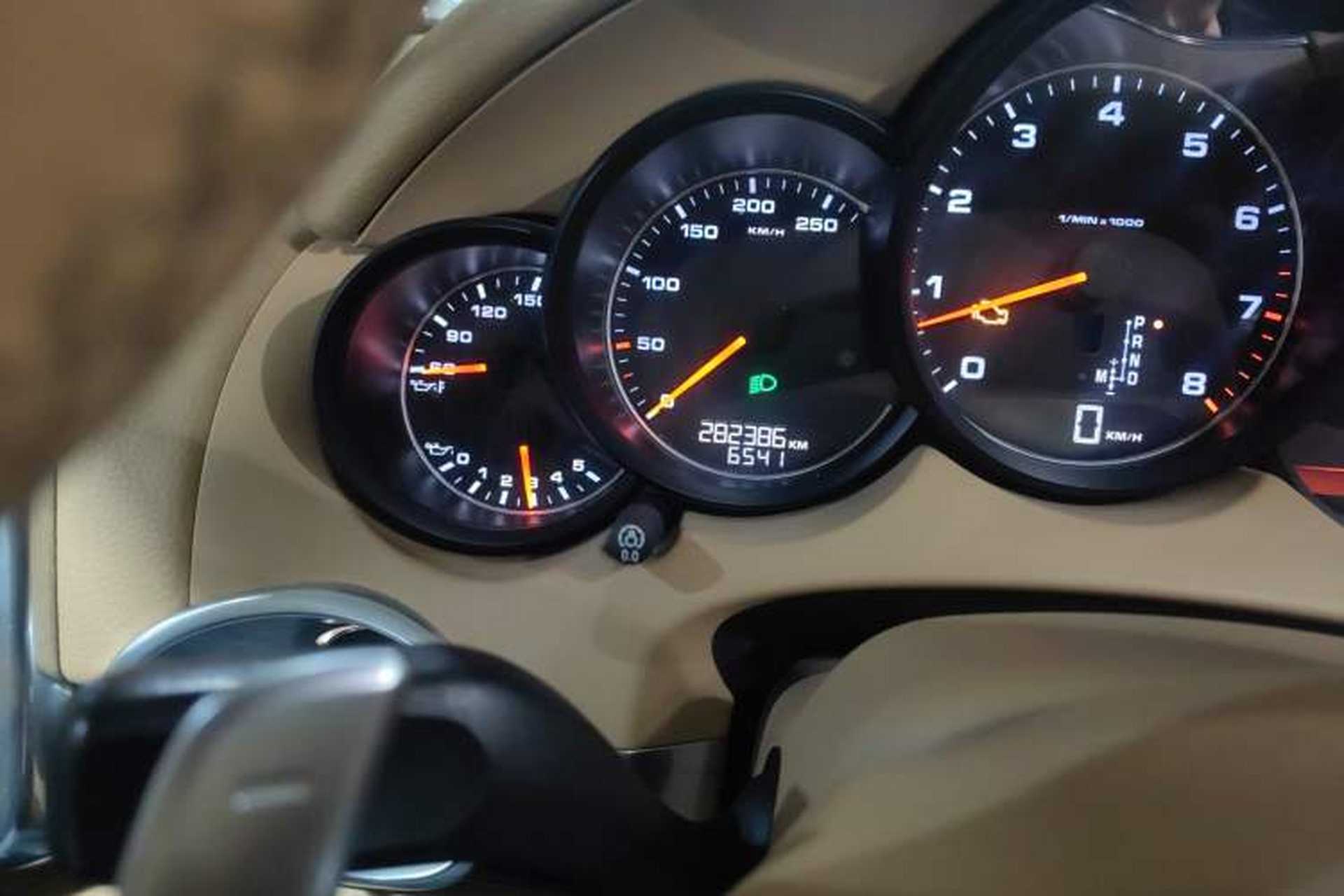 Used Porsche Cayenne 2015 Cayenne 3.0T Odometer Close Up