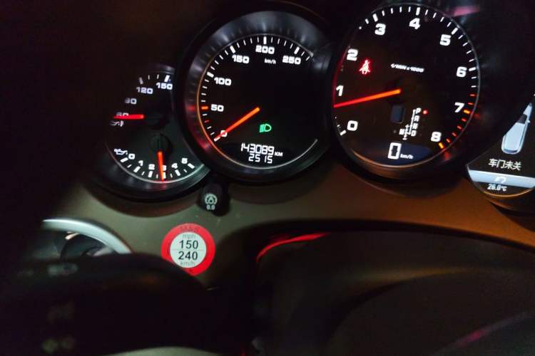 Used Porsche Cayenne 2015 Cayenne 3.0T Odometer Close Up