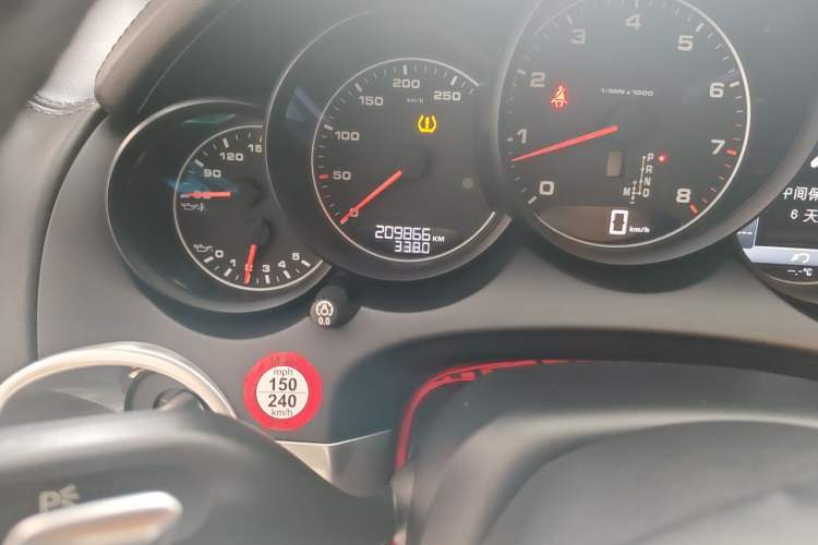 Used Porsche Cayenne 2015 Cayenne 3.0T Odometer Close Up