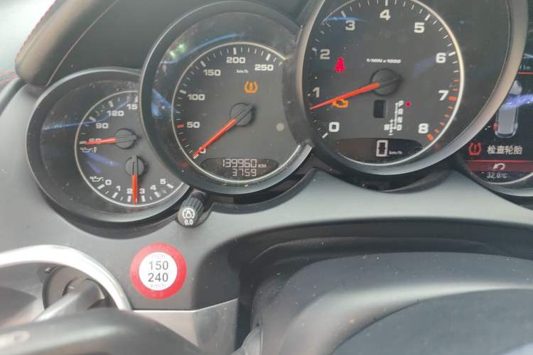 Used Porsche Cayenne 2015 Cayenne 3.0T Odometer Close Up