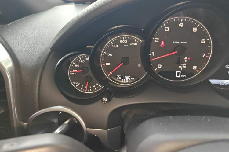 Used Porsche Cayenne 2015 Cayenne 3.0T Odometer Close Up