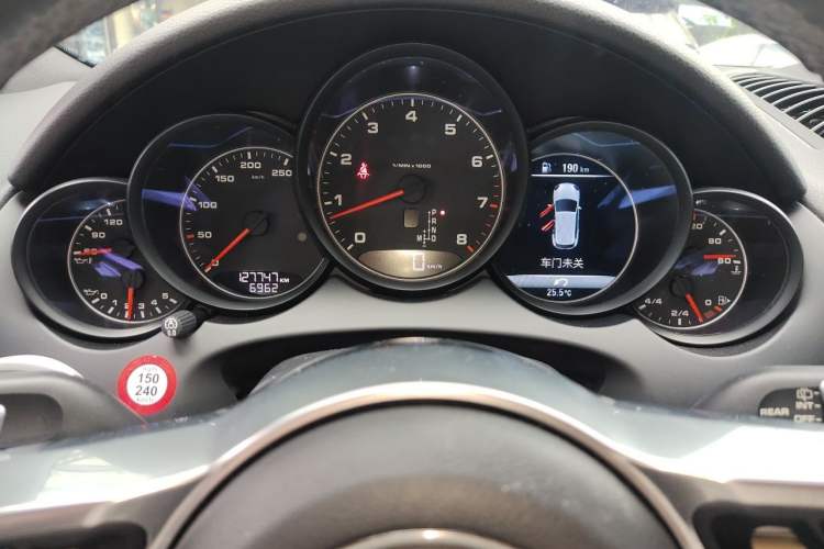 Used Porsche Cayenne 2015 Cayenne 3.0T Odometer Close Up