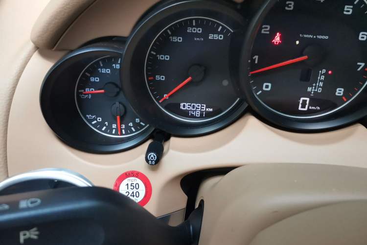 Used Porsche Cayenne 2015 Cayenne 3.0T Odometer Close Up