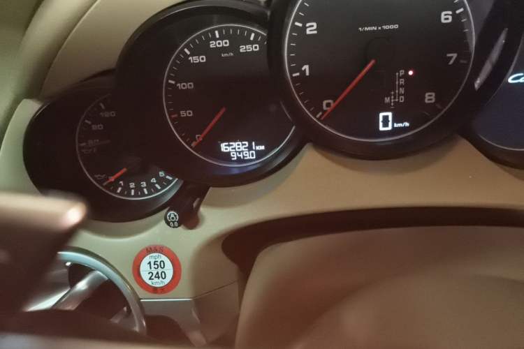 Used Porsche Cayenne 2015 Cayenne 3.0T Odometer Close Up
