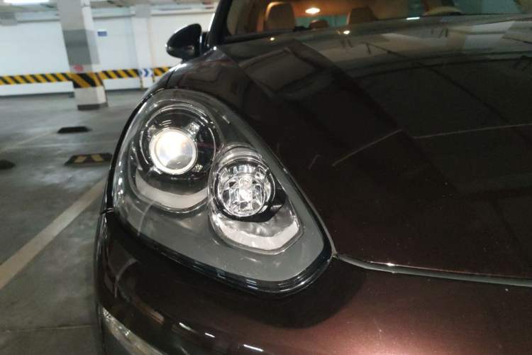 Used Porsche Cayenne 2015 Cayenne 3.0T Right Front Headlight