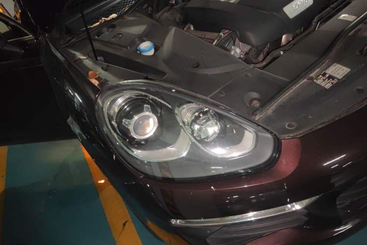 Used Porsche Cayenne 2015 Cayenne 3.0T Right Front Headlight