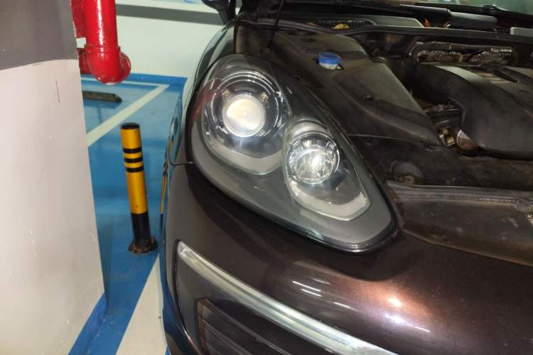 Used Porsche Cayenne 2015 Cayenne 3.0T Right Front Headlight
