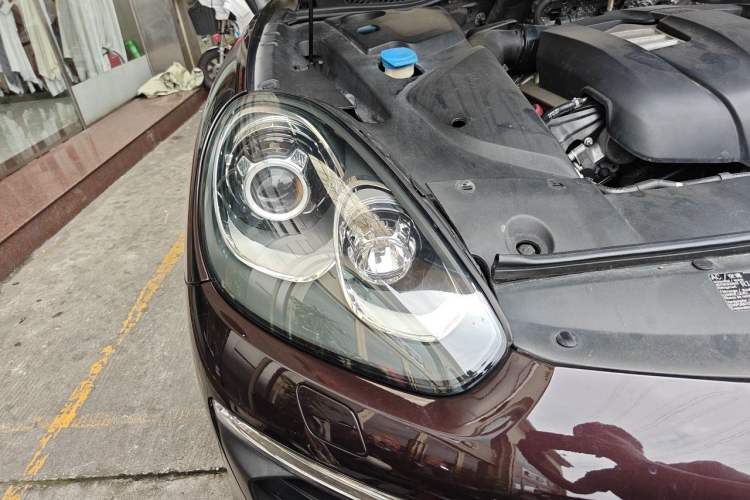 Used Porsche Cayenne 2015 Cayenne 3.0T Right Front Headlight