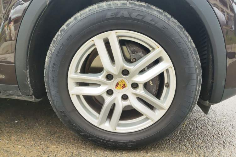 Used Porsche Cayenne 2015 Cayenne 3.0T Right Front Wheel Hub