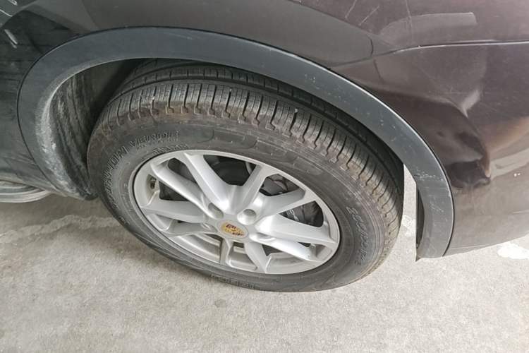 Used Porsche Cayenne 2015 Cayenne 3.0T Right Front Wheel Hub