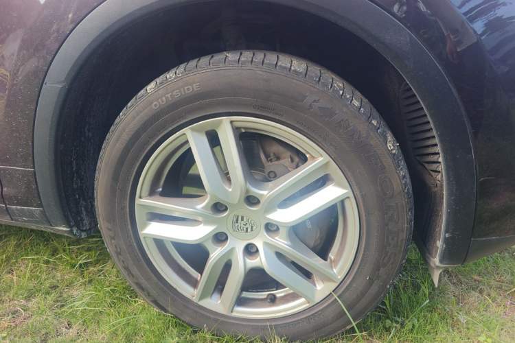 Used Porsche Cayenne 2015 Cayenne 3.0T Right Front Wheel Hub
