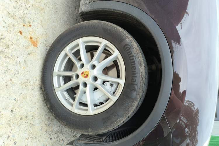Used Porsche Cayenne 2015 Cayenne 3.0T Right Front Wheel Hub