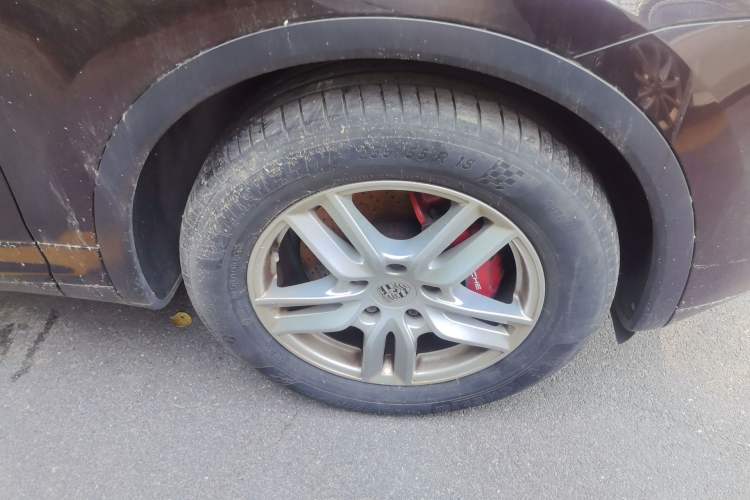 Used Porsche Cayenne 2015 Cayenne 3.0T Right Front Wheel Hub