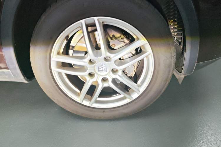 Used Porsche Cayenne 2015 Cayenne 3.0T Right Front Wheel Hub