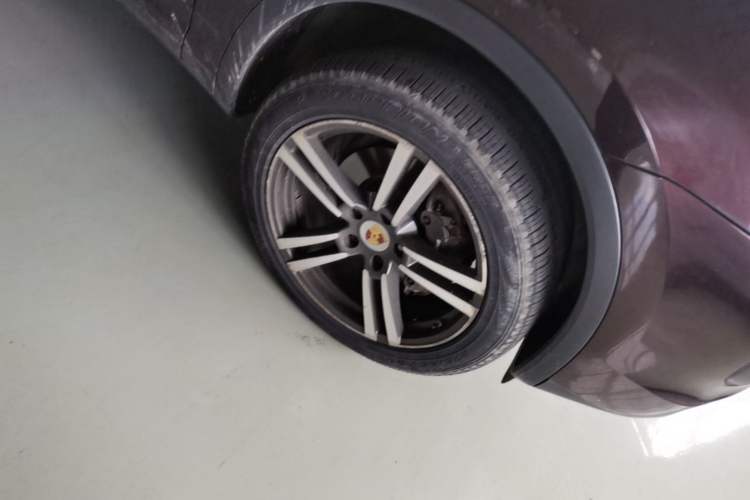 Used Porsche Cayenne 2015 Cayenne 3.0T Right Front Wheel Hub