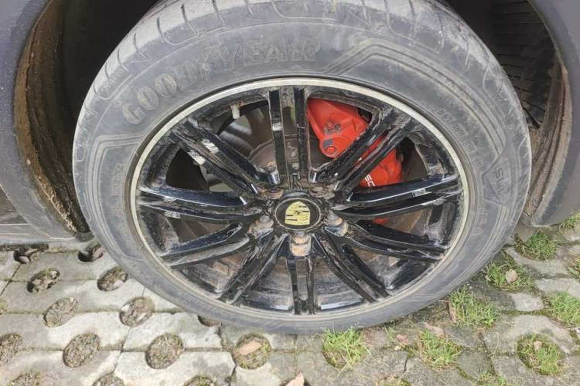 Used Porsche Cayenne 2015 Cayenne 3.0T Right Front Wheel Hub