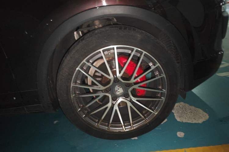 Used Porsche Cayenne 2015 Cayenne 3.0T Right Front Wheel Hub