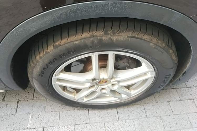 Used Porsche Cayenne 2015 Cayenne 3.0T Right Front Wheel Hub