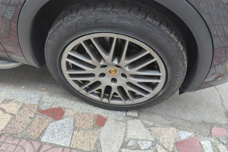 Used Porsche Cayenne 2015 Cayenne 3.0T Right Front Wheel Hub
